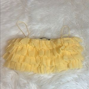 Adorable yellow crop top 😍